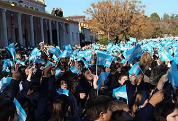 Jura y promesa de lealtad a la bandera en San Miguel